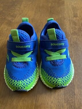 Saucony Kids Blue and Green Mesh Hook-and-Loop Sneakers Size 4M